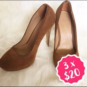 (3x$20) ⭐️Andrea Suede Platform Heels - Size 7.5⭐️